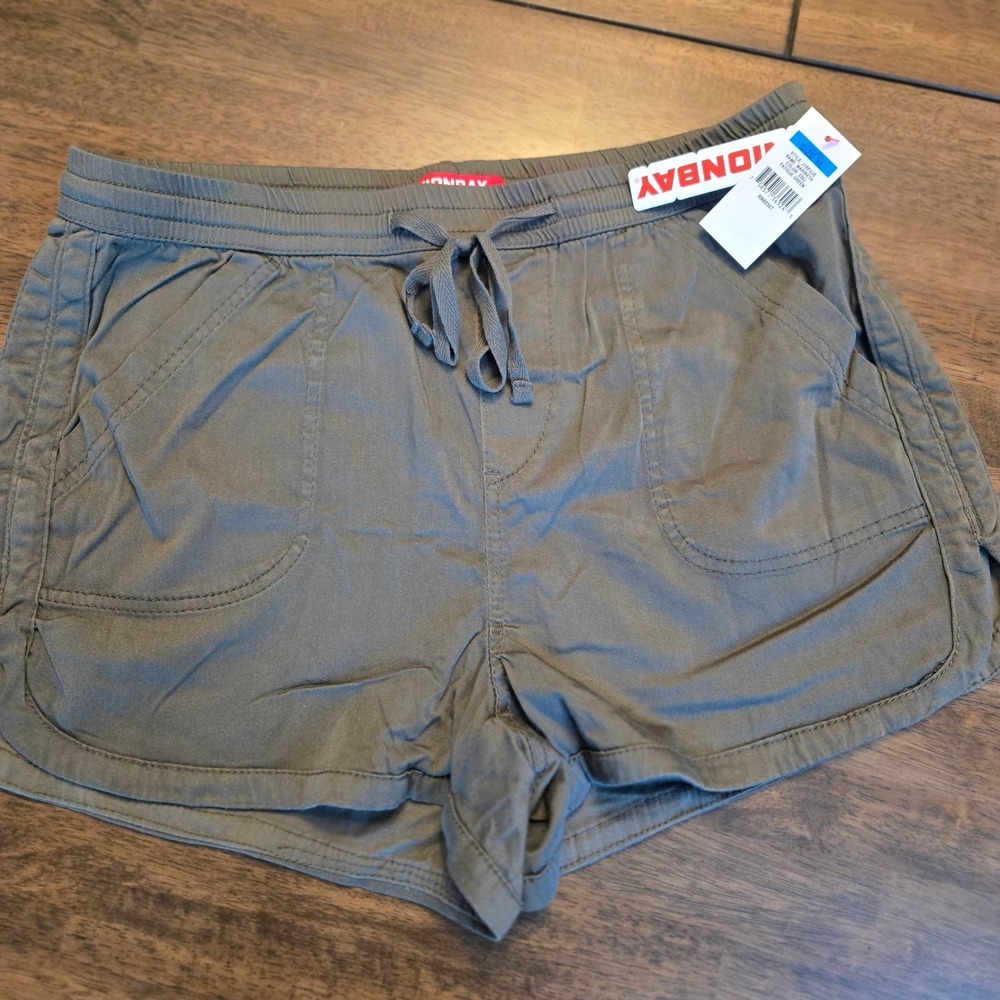 Unionbay Womens XL Fatigue Green Sateen Drawstring Shorts Mid Rise New With Tags